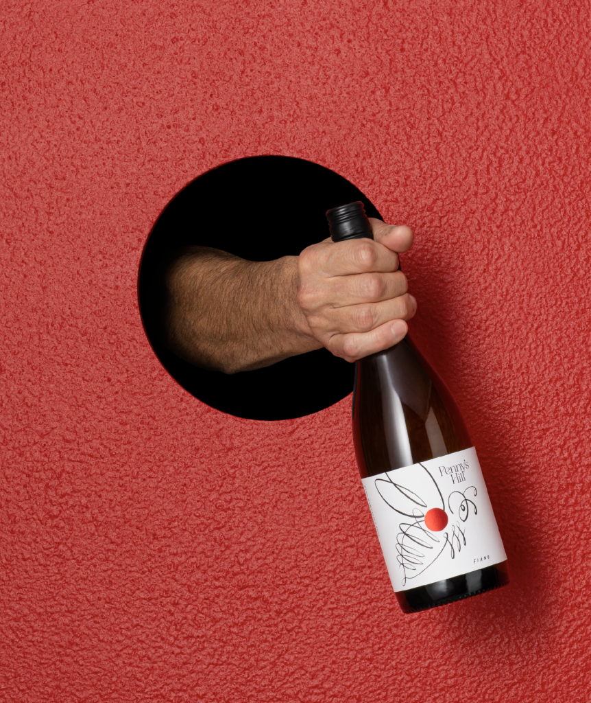Detail of the Abstracts Fiano Label with the bee illustration.